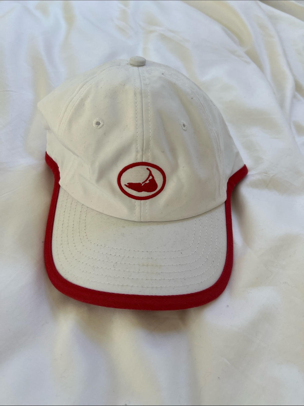 White and Nantucket red rimmed women’s baseball hat with Nantucket Island emblem